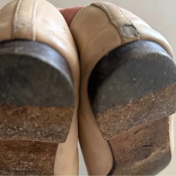 CHANEL Lambskin Beige and Black Flats - Picture 13 of 16